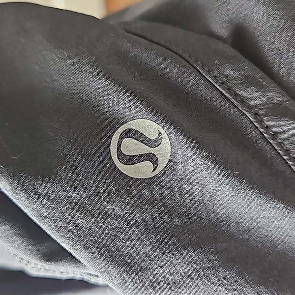 Women's Lululemon Size 6 Speed Up Short Grey White Stripe Panty - Picture 5 of 7